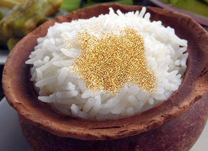 In Hyderabad shafe gives golden surprise. He served golden rice in wedding ceremony | लग्नाच्या मेजवानीत सोन्याचा भात. In Hyderabad shafe gives golden surprise. He served golden rice in wedding ceremony | लग्नाच्या मेजवानीत सोन्याचा भात.