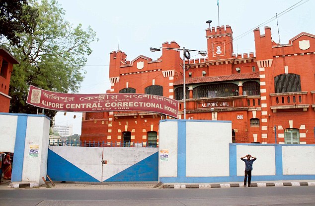 Go to jail not for punishment but for tourism. | तुरूंगवारी करा पण हातात बेड्या ठोकून नाही तर पर्यटक म्हणून! Go to jail not for punishment but for tourism. | तुरूंगवारी करा पण हातात बेड्या ठोकून नाही तर पर्यटक म्हणून!