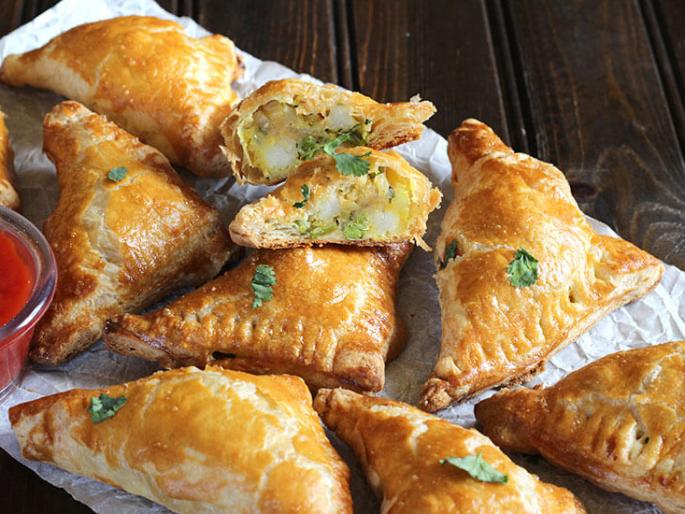 You eat samosa regulary. but have you introduced with this changes in samosa world. Its realy intresting | समोसा रोजच खात असाल पण समोशाबद्द्ल तुम्हाला हे माहित आहे का? You eat samosa regulary. but have you introduced with this changes in samosa world. Its realy intresting | समोसा रोजच खात असाल पण समोशाबद्द्ल तुम्हाला हे माहित आहे का?