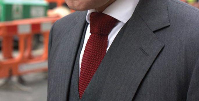Tie fashion has 200 years history. Have you know it? | फॅशनेबल टायमागचा इंटरेस्टिंग इतिहास.