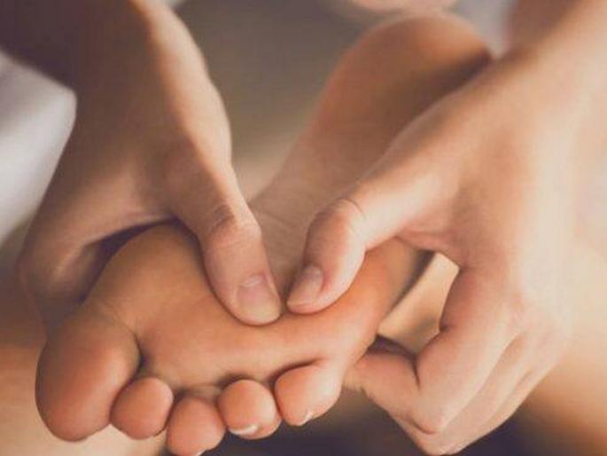 Know what your feet say about your health | तुमच्या आरोग्याबाबत खूप काही सांगतात तळपाय, 'या' लक्षणांकडे अजिबात करू नका दुर्लक्ष! Know what your feet say about your health | तुमच्या आरोग्याबाबत खूप काही सांगतात तळपाय, 'या' लक्षणांकडे अजिबात करू नका दुर्लक्ष!