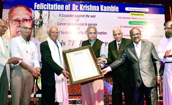 Society remembers those working outside the prescribed chamber: Sukhdev Thorat | ठरलेल्या कक्षेबाहेर कार्य करणाऱ्यांना समाज स्मरतो : सुखदेव थोरात Society remembers those working outside the prescribed chamber: Sukhdev Thorat | ठरलेल्या कक्षेबाहेर कार्य करणाऱ्यांना समाज स्मरतो : सुखदेव थोरात