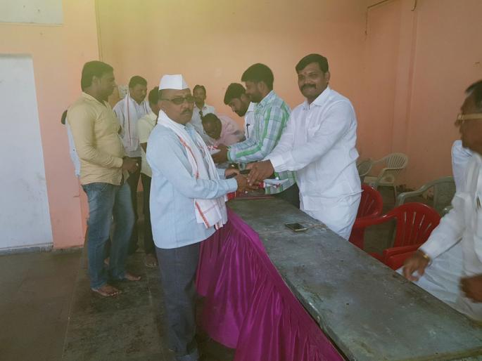 The unique gift of Diwali for the first time to the cleaning workers | सफाई कामगारांना प्रथमच दिवाळीची अनोखी भेट The unique gift of Diwali for the first time to the cleaning workers | सफाई कामगारांना प्रथमच दिवाळीची अनोखी भेट