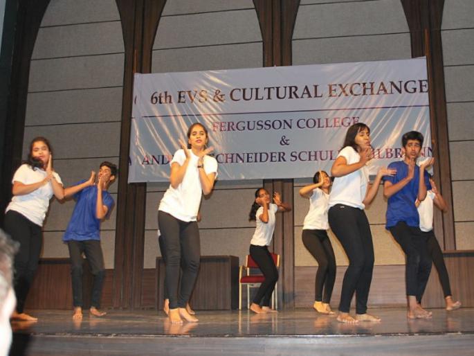 German students filled with the presentation of Indian students, cultural exchange programs | भारतीय विद्यार्थ्यांच्या सादरीकरणाने भारावले जर्मन विद्यार्थी, सांस्कृतिक आदान-प्रदान कार्यक्रम