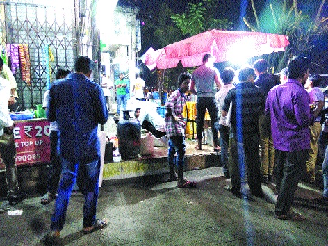 coronavirus: Dangerous to allow street vendors to do business | coronavirus: रस्त्यावरील विक्रेत्यांना व्यवसाय करू देणे धोकादायक coronavirus: Dangerous to allow street vendors to do business | coronavirus: रस्त्यावरील विक्रेत्यांना व्यवसाय करू देणे धोकादायक