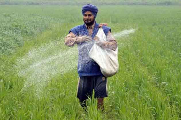 Sale of adulterated fertilizers to farmers; Fraud lawsuit filed against New India Company | शेतकऱ्यांना भेसळयुक्त खताची विक्री; नवा भारत कंपनीविरुद्ध फसवणूकीचा गुन्हा दाखल Sale of adulterated fertilizers to farmers; Fraud lawsuit filed against New India Company | शेतकऱ्यांना भेसळयुक्त खताची विक्री; नवा भारत कंपनीविरुद्ध फसवणूकीचा गुन्हा दाखल