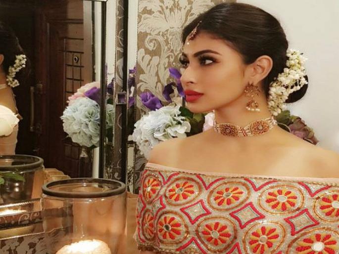 Follow these skincare tips for festive glow on your face | चेहऱ्यावर हवा असेल फेस्टिव्ह ग्लो, तर मेकअप टिप्स करा फॉलो!