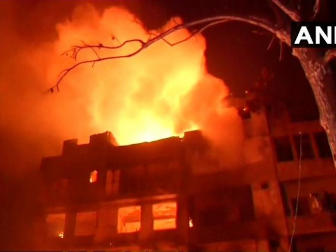 Fire broke out In the furniture market in Delhi, 10 firefighters of the fire brigade reached spot | दिल्लीतील फर्निचर मार्केटमध्ये भीषण आग, अग्निशमन दलाच्या 10 गाड्या दाखल Fire broke out In the furniture market in Delhi, 10 firefighters of the fire brigade reached spot | दिल्लीतील फर्निचर मार्केटमध्ये भीषण आग, अग्निशमन दलाच्या 10 गाड्या दाखल