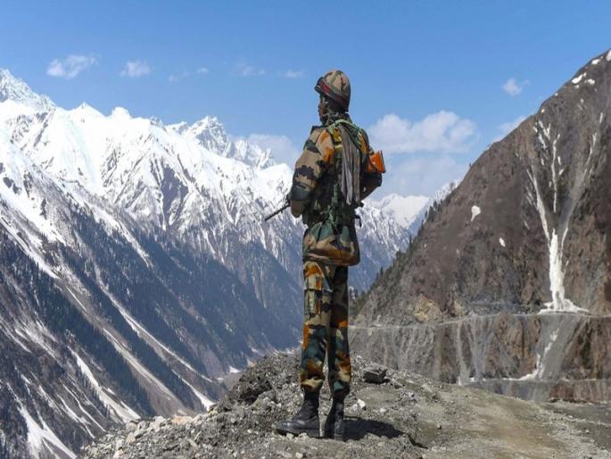 Tensions rise on Ladakh border as Chinese troops pitch tents; The Indian Army is also a sanctuary of aggressive vigilance | चिनी सैन्याने तंबू ठोकल्याने लडाख सीमेवर वाढता तणाव; भारतीय सैन्याचाही आक्रमक सतर्कतेचा पवित्रा  Tensions rise on Ladakh border as Chinese troops pitch tents; The Indian Army is also a sanctuary of aggressive vigilance | चिनी सैन्याने तंबू ठोकल्याने लडाख सीमेवर वाढता तणाव; भारतीय सैन्याचाही आक्रमक सतर्कतेचा पवित्रा