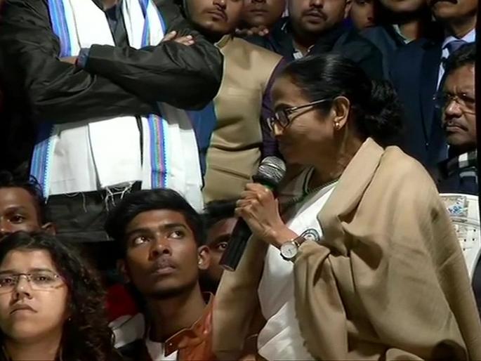 If you want to apply CAA, you have to go through my DEAD body; Mamata Banerjee criticizes PM | सीएए लागू करायचा असेल तर माझ्या मृतदेहावरून जावे लागेल; ममता बॅनर्जींनी पंतप्रधानांना ठणकावले If you want to apply CAA, you have to go through my DEAD body; Mamata Banerjee criticizes PM | सीएए लागू करायचा असेल तर माझ्या मृतदेहावरून जावे लागेल; ममता बॅनर्जींनी पंतप्रधानांना ठणकावले