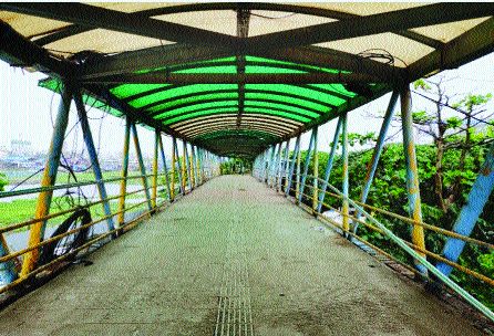 Rebuild the Bandra Skywalk? | वांद्रे स्कायवॉकची पुनर्बांधणी? Rebuild the Bandra Skywalk? | वांद्रे स्कायवॉकची पुनर्बांधणी?