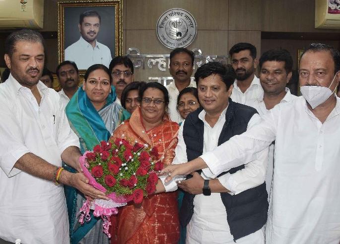 Sumitra Kumbhare became the first woman vice president of Zilla Parishad nagpur | सुमित्रा कुंभारे ठरल्या जिल्हा परिषदेतील पहिल्या महिला उपाध्यक्ष Sumitra Kumbhare became the first woman vice president of Zilla Parishad nagpur | सुमित्रा कुंभारे ठरल्या जिल्हा परिषदेतील पहिल्या महिला उपाध्यक्ष