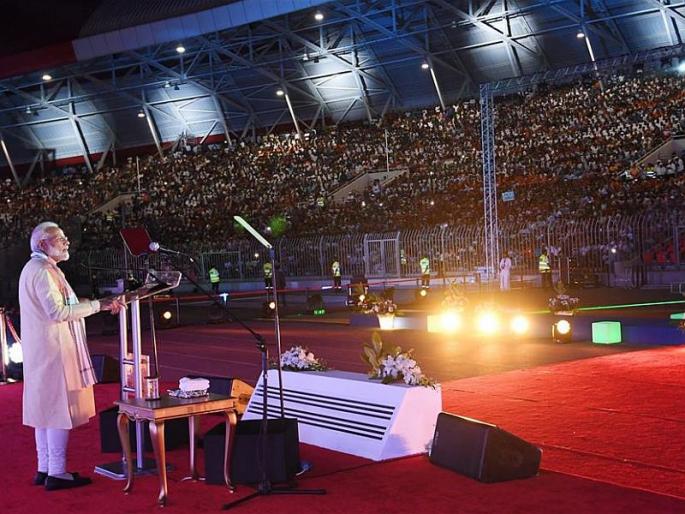 Know about the How politicians speak fluent speeches without reading a single word here is the answer | पंतप्रधान मोदी एकही अक्षर न वाचता तासंतास कसं भाषण करतात; कधी विचार केलाय? जाणून घ्या... Know about the How politicians speak fluent speeches without reading a single word here is the answer | पंतप्रधान मोदी एकही अक्षर न वाचता तासंतास कसं भाषण करतात; कधी विचार केलाय? जाणून घ्या...