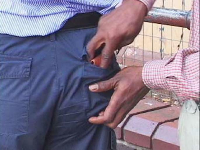 Shocking pick pocketing of Congress leaders in MP's program | धक्कादायक ! खासदारांच्या कार्यक्रमात काँग्रेस नेत्यांची पाकिटे लंपास