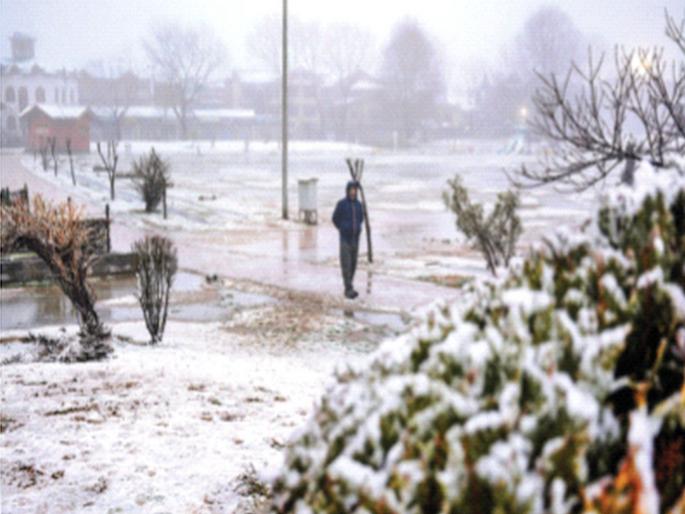 D. Y. Patil College Educational Trip students faced issues of breathing due to Snowfall in Manali; Four in hospital | डी. वाय. पाटील कॉलेजची शैक्षणिक सहल : हिमवृष्टीमुळे मनालीत विद्यार्थ्यांचा श्वास कोंडला; चौघे रुग्णालयात  D. Y. Patil College Educational Trip students faced issues of breathing due to Snowfall in Manali; Four in hospital | डी. वाय. पाटील कॉलेजची शैक्षणिक सहल : हिमवृष्टीमुळे मनालीत विद्यार्थ्यांचा श्वास कोंडला; चौघे रुग्णालयात