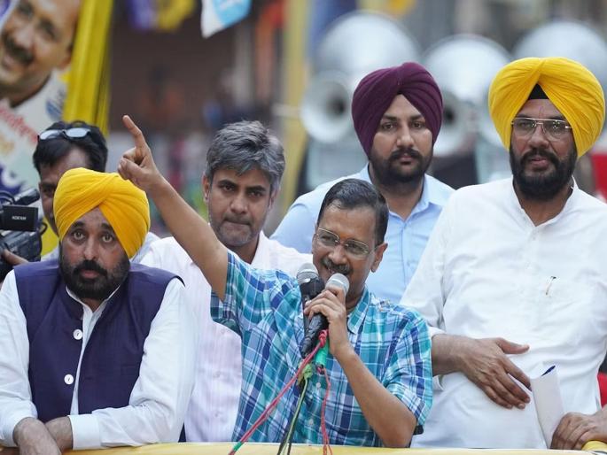 Arvind Kejriwal compared India with Russia attack on bjp | "ज्या पद्धतीने पुतिन विरोधकांना..."; अरविंद केजरीवाल यांनी रशियासोबत केली भारताची तुलना! Arvind Kejriwal compared India with Russia attack on bjp | "ज्या पद्धतीने पुतिन विरोधकांना..."; अरविंद केजरीवाल यांनी रशियासोबत केली भारताची तुलना!