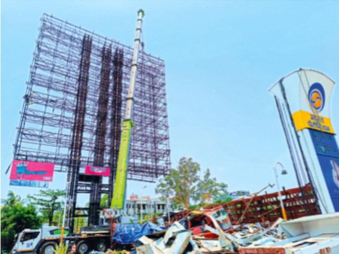 SIT to probe Ghatkopar hoarding incident; Documents seized from Bhavesh Bhinde's office | घाटकोपर होर्डिंग दुर्घटनेच्या तपासासाठी एसआयटी; भावेश भिंडेच्या कार्यालयातून कागदपत्रे जप्त SIT to probe Ghatkopar hoarding incident; Documents seized from Bhavesh Bhinde's office | घाटकोपर होर्डिंग दुर्घटनेच्या तपासासाठी एसआयटी; भावेश भिंडेच्या कार्यालयातून कागदपत्रे जप्त