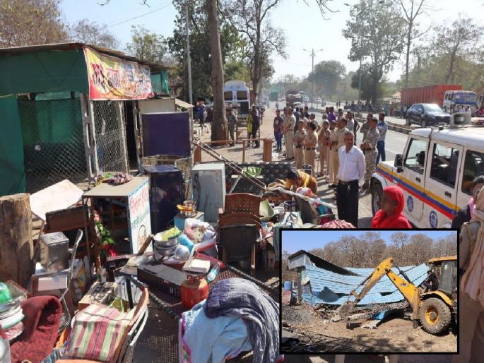 Forest Department bulldozer on encroachment; hundreds of encroached shops were destroyed | अन् क्षणात शेकडो अतिक्रमित दुकाने झाली भुईसपाट; रस्त्यांनी घेतला मोकळा श्वास Forest Department bulldozer on encroachment; hundreds of encroached shops were destroyed | अन् क्षणात शेकडो अतिक्रमित दुकाने झाली भुईसपाट; रस्त्यांनी घेतला मोकळा श्वास