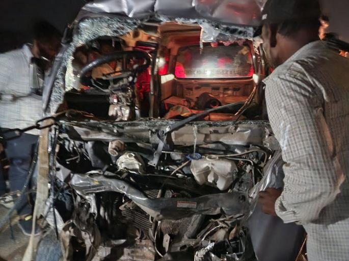 Car-container accident Four serious Incident on Lonikand-Theur Ashtavinayak Highway | कार-कंटेनरची समोरासमोर धडक, चार गंभीर; लोणीकंद-थेऊर अष्टविनायक महामार्गावरची घटना Car-container accident Four serious Incident on Lonikand-Theur Ashtavinayak Highway | कार-कंटेनरची समोरासमोर धडक, चार गंभीर; लोणीकंद-थेऊर अष्टविनायक महामार्गावरची घटना