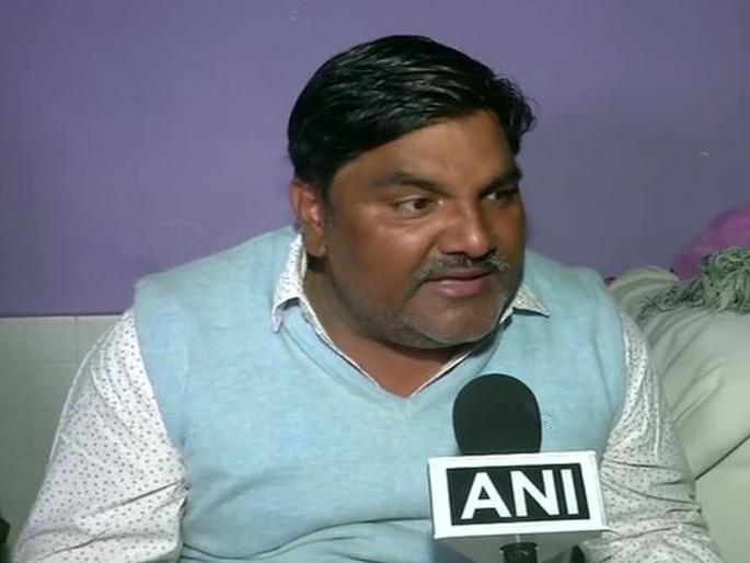 Delhi violence: Aam Aadmi Party (AAP) suspends Councilor Tahir Hussain from the primary membership of the party hrb | ताहीर हुसेनची अखेर आपकडून हकालपट्टी; घरातून पेट्रोल बॉम्ब फेकत होते Delhi violence: Aam Aadmi Party (AAP) suspends Councilor Tahir Hussain from the primary membership of the party hrb | ताहीर हुसेनची अखेर आपकडून हकालपट्टी; घरातून पेट्रोल बॉम्ब फेकत होते