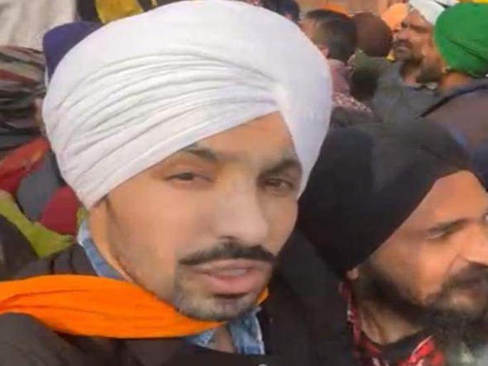 Deep Sidhu, the 'villain' of the Red Fort, was opposed by farmers; Video viral | लाल किल्ल्यावरचा 'व्हिलन' दीप सिद्धूला शेतकऱ्यांनी पळवून लावले; Video व्हायरल Deep Sidhu, the 'villain' of the Red Fort, was opposed by farmers; Video viral | लाल किल्ल्यावरचा 'व्हिलन' दीप सिद्धूला शेतकऱ्यांनी पळवून लावले; Video व्हायरल