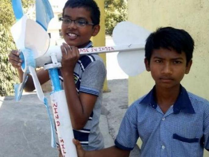 Student made mini wind mills for electricity in beed maharashtra myb | अभिमानास्पद! शाळेची वीज कापली म्हणून सातवीच्या मुलांनी 'अशी' लढवली शक्कल.... Student made mini wind mills for electricity in beed maharashtra myb | अभिमानास्पद! शाळेची वीज कापली म्हणून सातवीच्या मुलांनी 'अशी' लढवली शक्कल....