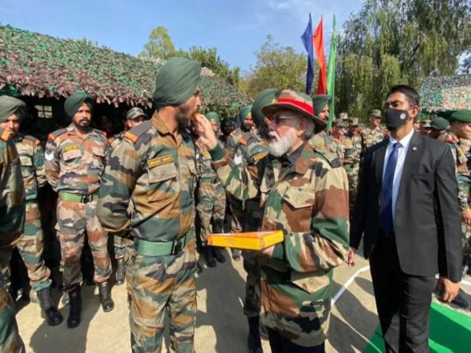 With unparalleled courage we will conquer the world; Prime Minister Narendra Modi reaches border to celebrate Diwali! | अतुलनीय धैर्याने आम्ही जग जिंकू; पंतप्रधान मोदी दिवाळी साजरी करण्यासाठी सीमेवर पोहचले! With unparalleled courage we will conquer the world; Prime Minister Narendra Modi reaches border to celebrate Diwali! | अतुलनीय धैर्याने आम्ही जग जिंकू; पंतप्रधान मोदी दिवाळी साजरी करण्यासाठी सीमेवर पोहचले!