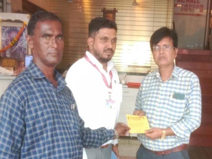 Serving food from plastic containers and bags, which are prohibited only to additional commissioners, cost the hotel operator dearly | अतिरिक्त आयुक्तांनाच बंदी असलेल्या प्लास्टिक कंटेनर व पिशवीतून जेवण देणे हॉटेल चालकास पडले महाग Serving food from plastic containers and bags, which are prohibited only to additional commissioners, cost the hotel operator dearly | अतिरिक्त आयुक्तांनाच बंदी असलेल्या प्लास्टिक कंटेनर व पिशवीतून जेवण देणे हॉटेल चालकास पडले महाग