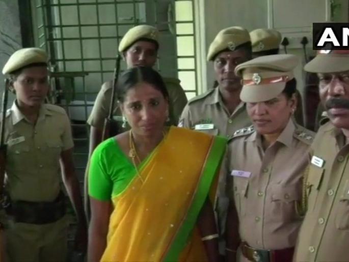 Nalini shriharan, convicted in Rajiv Gandhi assassination, out on 1-month on parole | राजीव गांधींची मारेकरी नलीनी श्रीहरणला 1 महिन्याची सुट्टी मंजूर, तुरुंगातून बाहेर Nalini shriharan, convicted in Rajiv Gandhi assassination, out on 1-month on parole | राजीव गांधींची मारेकरी नलीनी श्रीहरणला 1 महिन्याची सुट्टी मंजूर, तुरुंगातून बाहेर