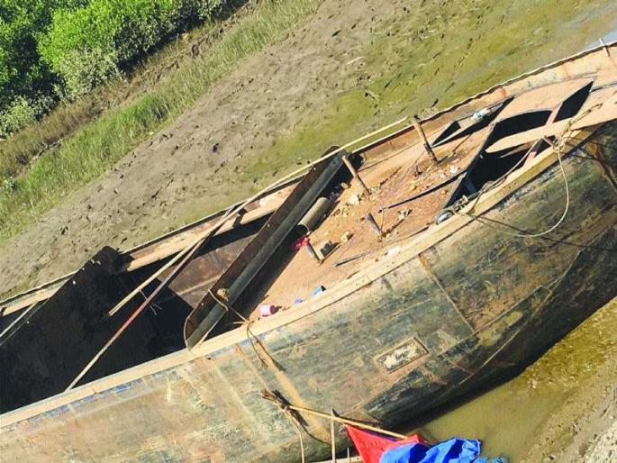 Datum to the beggars in Vaitarna Bay | वैतरणा खाडीमध्ये रेतीमाफियांना दणका Datum to the beggars in Vaitarna Bay | वैतरणा खाडीमध्ये रेतीमाफियांना दणका