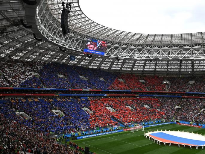 Rajdeep Sardesai explains why India missing the Football romance? | क्रिकेटमध्ये दादागिरी गाजवणारा भारत फुटबॉलच्या रोमांचक मैदानात का नाही?