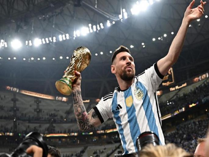 Fifa World Cup 2022: The FIFA trophy has been prepared in Mumbai | Fifa World Cup 2022 : मुंबईमध्ये तयार झाली फिफा ट्रॉफी  Fifa World Cup 2022: The FIFA trophy has been prepared in Mumbai | Fifa World Cup 2022 : मुंबईमध्ये तयार झाली फिफा ट्रॉफी