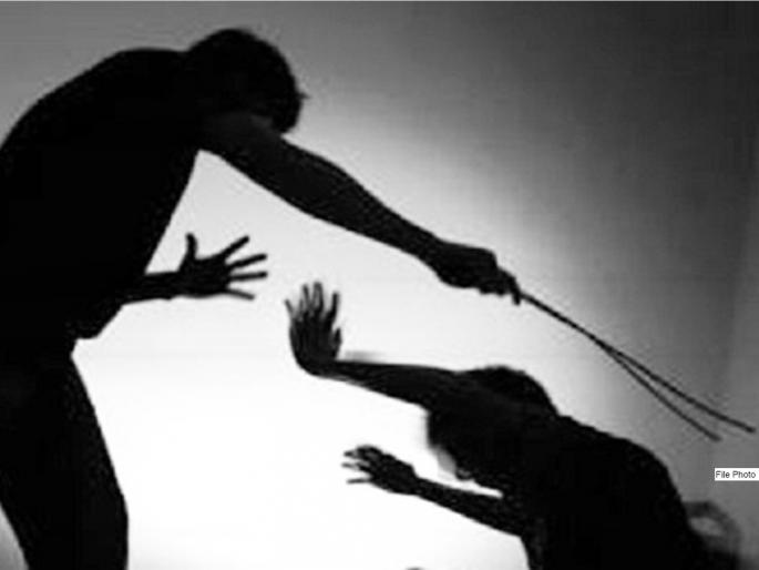 Crime News in Nagpur as Boy beats girl turned out to be husband wife | बापरे! मदतीसाठी किंचाळणाऱ्या तरुणीचे घुमजाव झाल्याने तरुणांची 'हवा गुल'; नक्की काय घडलं बघा Crime News in Nagpur as Boy beats girl turned out to be husband wife | बापरे! मदतीसाठी किंचाळणाऱ्या तरुणीचे घुमजाव झाल्याने तरुणांची 'हवा गुल'; नक्की काय घडलं बघा