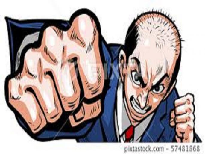 Two municipal employees beat in city | नगरमध्ये महापालिकेच्या दोन कर्मचा-यांना मारहाण Two municipal employees beat in city | नगरमध्ये महापालिकेच्या दोन कर्मचा-यांना मारहाण