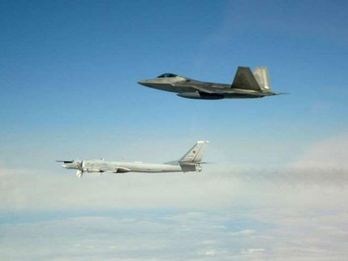japanese air forces chased a chinese bomber out of japanese air space great war can break out in asia | पाणबुडीनंतर घुसखोरी करणारं चिनी बॉम्बर विमान जपाननं लावलं पळवून; चीननं दिली धमकी