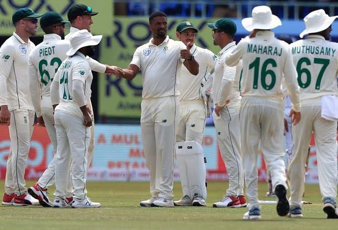 South Africa fast bowler Vernon Philander announces retirement; The final match will be played in January | दक्षिण आफ्रिकेच्या वेगवान गोलंदाजाने निवृत्ती जाहीर केली; जानेवारीमध्ये खेळणार अखेरचा सामना
