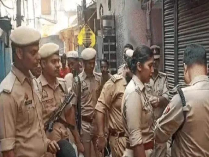 They booked a room in a hotel, claiming to be husband and wife. As soon as they entered, the young man shot the young woman and... | पती-पत्नी असल्याचं सांगून हॉटेलमध्ये रूम बुक केली, आत जाताच तरुणाने तरुणीवर गोळी झाडली अन्... They booked a room in a hotel, claiming to be husband and wife. As soon as they entered, the young man shot the young woman and... | पती-पत्नी असल्याचं सांगून हॉटेलमध्ये रूम बुक केली, आत जाताच तरुणाने तरुणीवर गोळी झाडली अन्...