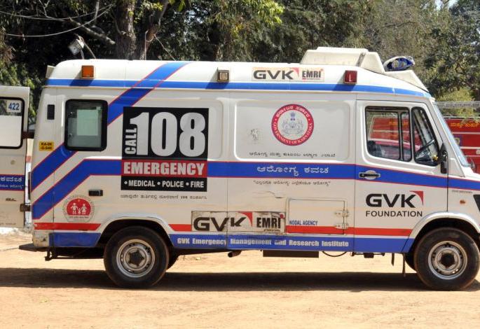 'Dial 108' became a lifeline for eight thousand patients in Chandrapur | चंद्रपुरातील आठ हजार रूग्णांना ‘डायल १०८’ ठरली जीवनदायिनी 'Dial 108' became a lifeline for eight thousand patients in Chandrapur | चंद्रपुरातील आठ हजार रूग्णांना ‘डायल १०८’ ठरली जीवनदायिनी