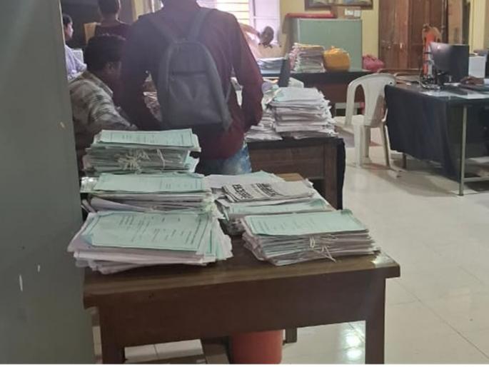 ...It's someone's fault, 2,300 birth and death certificate cases in Chhatrapati Sambhajinagar district are stuck | ...ही कुणाची अवकृपा, छत्रपती संभाजीनगर जिल्ह्यातील २,३०० जन्म-मृत्यू प्रमाणपत्रांची प्रकरणे ठप्प