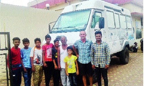 Francis of France, stay at Kagal - near Swimming Pool in Shahu Stadium in Kagla | फ्रान्सच्या फिलीपचा कागल येथे मुक्काम-कागलच्या शाहू स्टेडियममधील जलतरण तलावाजवळ रमला