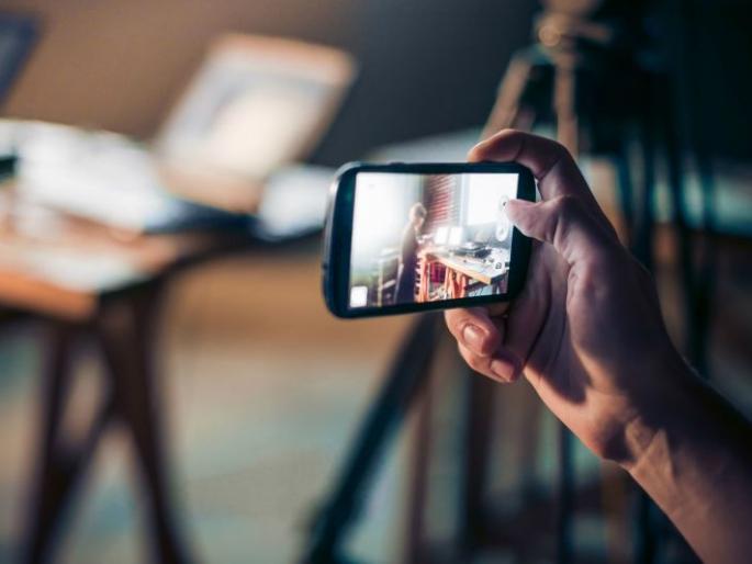 The habit of taking a girl home and looking at pornographic pictures | बालिकेला घरात नेऊन अश्लील चित्र बघण्याची लावली सवय The habit of taking a girl home and looking at pornographic pictures | बालिकेला घरात नेऊन अश्लील चित्र बघण्याची लावली सवय