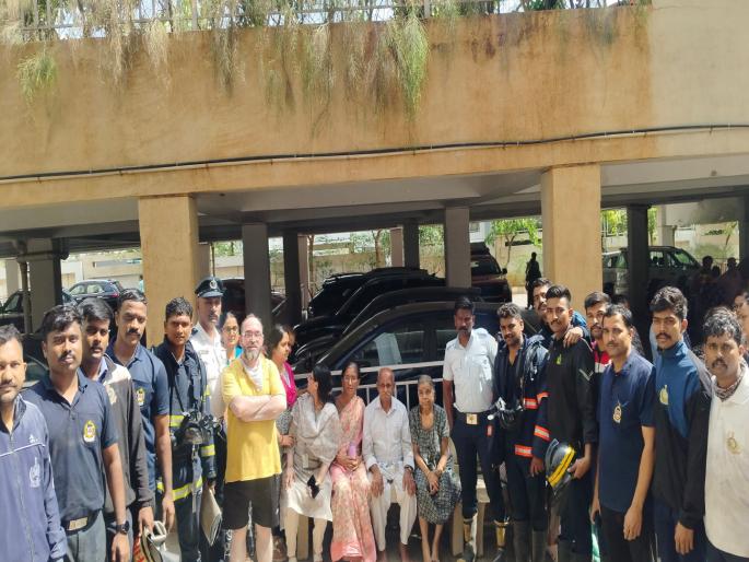 pimpari-chinchwad news Fire breaks out in building duct in Moshi; Firefighters rescue five to six people | मोशी येथे इमारतीच्या डक्टमध्ये आग; अग्निशामक दलाच्या जवानांनी केली पाच ते सहा जणांची सुटका pimpari-chinchwad news Fire breaks out in building duct in Moshi; Firefighters rescue five to six people | मोशी येथे इमारतीच्या डक्टमध्ये आग; अग्निशामक दलाच्या जवानांनी केली पाच ते सहा जणांची सुटका