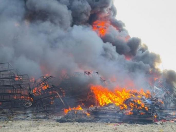 Decorative materials burnt in Kiwale | किवळेत सजावटीचे साहित्य जळून खाक Decorative materials burnt in Kiwale | किवळेत सजावटीचे साहित्य जळून खाक