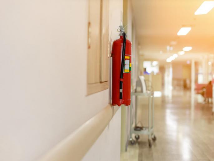 Only 56 out of 623 hospitals in Pimpri Chinchwad have installed fire extinguishing systems | पालिकेच्या आदेशाला केराची टोपली! पिंपरी चिंचवडमध्ये ६२३ पैकी फक्त ५६ रुग्णालयांनी बसवली अग्निशमन यंत्रणा Only 56 out of 623 hospitals in Pimpri Chinchwad have installed fire extinguishing systems | पालिकेच्या आदेशाला केराची टोपली! पिंपरी चिंचवडमध्ये ६२३ पैकी फक्त ५६ रुग्णालयांनी बसवली अग्निशमन यंत्रणा