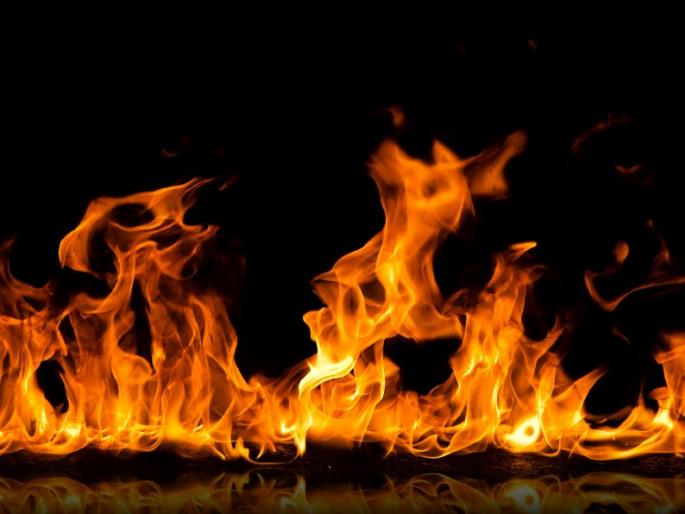 A house fire due to a short circuit in Sonala in Jamnar taluka | जामनेर तालुक्यातील सोनाळा येथे शॉर्ट सर्किटमुळे घराला आग A house fire due to a short circuit in Sonala in Jamnar taluka | जामनेर तालुक्यातील सोनाळा येथे शॉर्ट सर्किटमुळे घराला आग