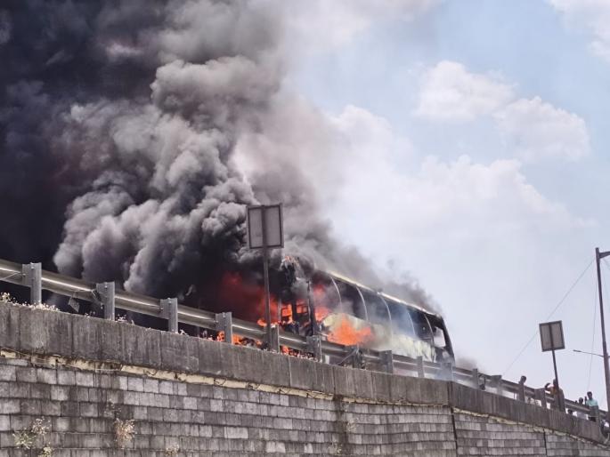 pune news Private Volvo bus catches fire on Pune-Satara highway; all passengers safe | पुणे-सातारा महामार्गावर खासगी व्हॉल्वो बसला आग; सर्व प्रवासी सुखरूप pune news Private Volvo bus catches fire on Pune-Satara highway; all passengers safe | पुणे-सातारा महामार्गावर खासगी व्हॉल्वो बसला आग; सर्व प्रवासी सुखरूप