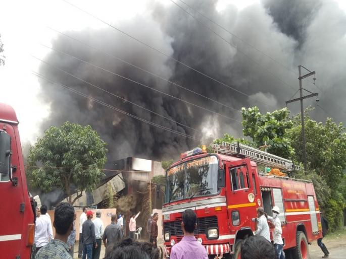 The cooler Company burn in fire; After three hours fire has got control | भीषण आगीत कुलर कंपनी भस्मसात; तीन तासानंतर आगीवर मिळाले नियंत्रण The cooler Company burn in fire; After three hours fire has got control | भीषण आगीत कुलर कंपनी भस्मसात; तीन तासानंतर आगीवर मिळाले नियंत्रण