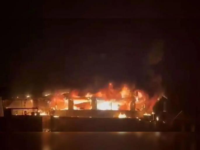 God Club Fire News: People fled to the basement in panic after the explosion; 20 people suffocated to death there, 25 deaths so far | स्फोटानंतर घाबरून बेसमेंटमध्ये पळाले लोक; २० जणांचा तिथेच गुदमरून जीव गेला, आतापर्यंत २५ मृत्यू God Club Fire News: People fled to the basement in panic after the explosion; 20 people suffocated to death there, 25 deaths so far | स्फोटानंतर घाबरून बेसमेंटमध्ये पळाले लोक; २० जणांचा तिथेच गुदमरून जीव गेला, आतापर्यंत २५ मृत्यू