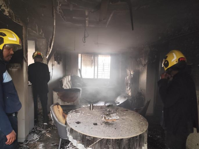 Massive fire breaks out in a flat in a multi-storey building in Bavdhan; Loss of lakhs of rupees, loss of life averted | बावधन येथे बहुमजली इमारतीतील फ्लॅटला भीषण आग; लाखो रुपयांचे नुकसान, जीवितहानी टळली Massive fire breaks out in a flat in a multi-storey building in Bavdhan; Loss of lakhs of rupees, loss of life averted | बावधन येथे बहुमजली इमारतीतील फ्लॅटला भीषण आग; लाखो रुपयांचे नुकसान, जीवितहानी टळली