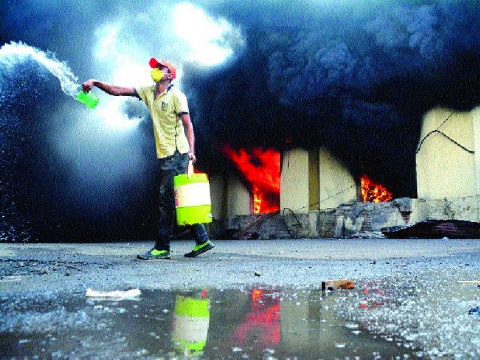 In the face of bhiwandi agitation, the collusion of government accounts confuses the citizens | भिवंडी आगडोंबाच्या तोंडावर , सरकारी खात्यांची मिलीभगत नागरिकांच्या जीवावर In the face of bhiwandi agitation, the collusion of government accounts confuses the citizens | भिवंडी आगडोंबाच्या तोंडावर , सरकारी खात्यांची मिलीभगत नागरिकांच्या जीवावर